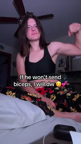 I got you boo ☺️☺️☺️ #biceps #musclegirl #muscle #strength #fyp 