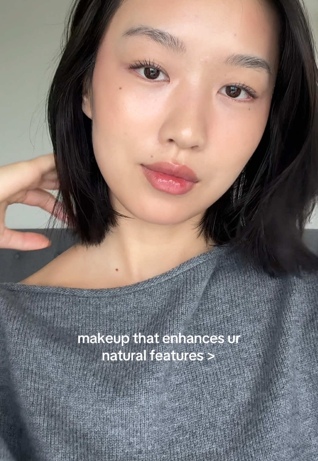 this routine makes me feel like me @rhode skin eye patches, glazing mist  @Rare Beauty brow gel @Haus Labs concealer (2) @Westman-Atelier bronzing drops @YSL Beauty liquid blush (44) @Saie sliptint powder -Kissme mascara  @chantecaille cheek light blush  @MERIT Beauty lip pencil (archival) @Lancôme lip idole juicy treat lip gloss (60) @SALT & STONE body mist (neroli & basil)  #grwmmakeup #naturalmakeup #lightmakeup #everydaymakeup 