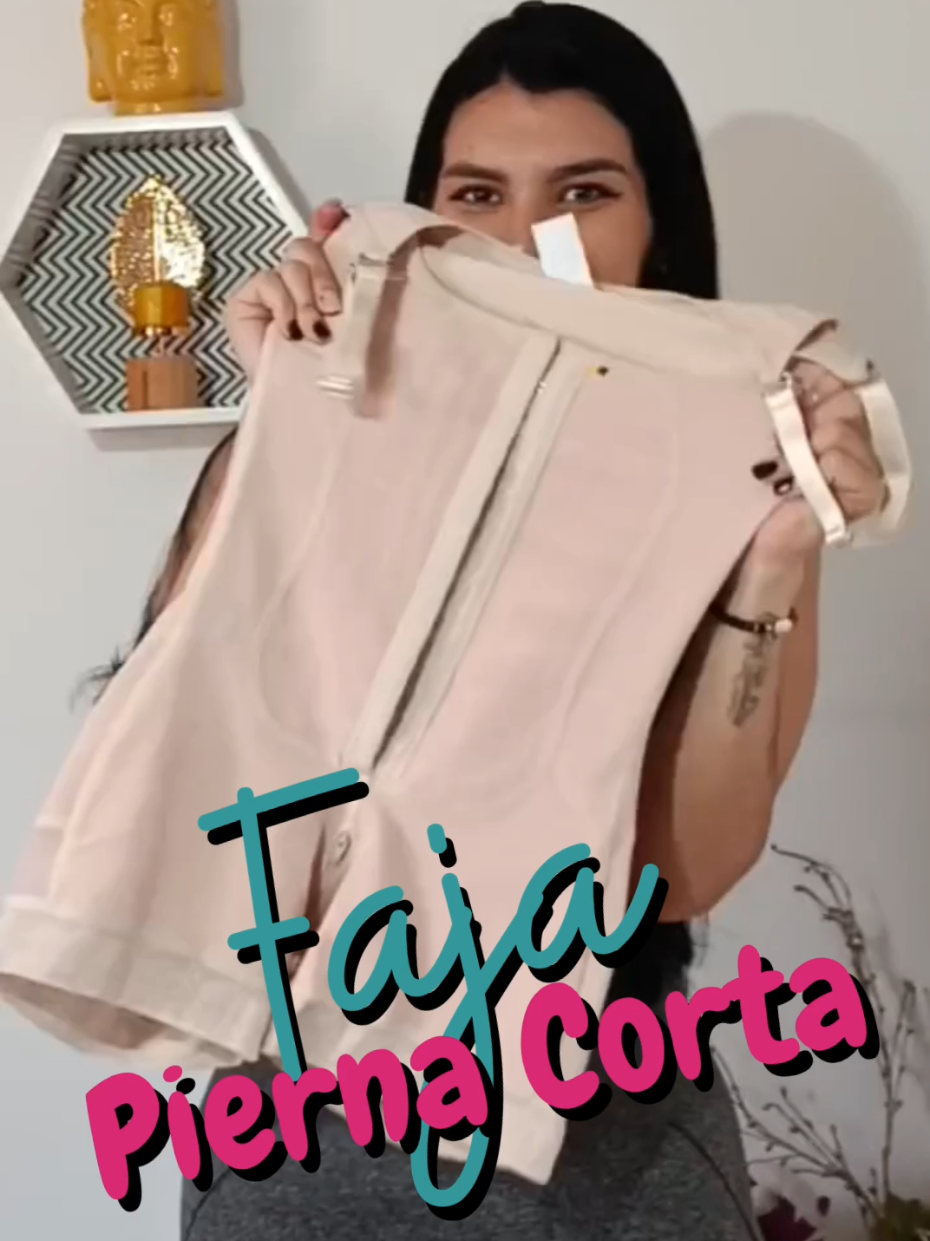 Porque tu día a día merecen lo mejor 💖 Nuestra faja Pierna Corta Ref. SF05 esta diseñada para acompañar procesos reales — postparto, postquirúrgico o simplemente el día a día. Combina compresión graduada, realce natural de glúteos y un diseño pensado para tu comodidad. Hecha en Colombia, tejido Colombiano que se adapta a ti. ✔️ Control firme y seguro ✔️ Cierre perineal para mayor practicidad ✔️ Tirantes ajustables y broches de tres posiciones ✔️ Blonda antideslizante que se mantiene siempre en su lugar 💕 Recupera tu figura, siéntete cómoda y luce segura cada día. #fajas #control #moldeatucuerpo #FajasDeCalidad #ControlYConfort 