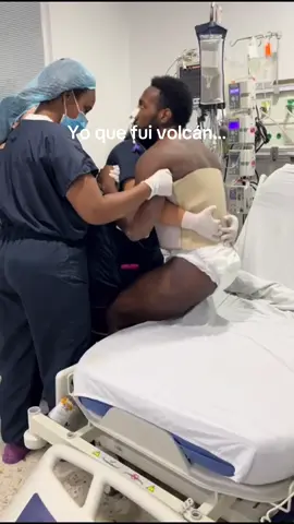 Así haya perdido ese físico, gané lo que realmente importa. Gané amor, familia y la certeza de que no necesito un cuerpo perfecto para sentirme pleno. Perdí fuerza en los músculos, pero gané fortaleza en el alma. Y, sobre todo, conocí a Dios: descubrí que Su presencia llena más que cualquier logro, y que a veces hay que soltar lo visible para abrazar lo eterno. #cambiodevida #yoquefuitormenta #volcan #Fitness #cristiannuñez 