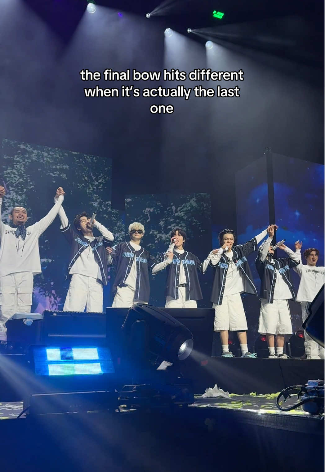 The end of an amazing U.S. tour @TOMORROW X TOGETHER #T#TOMORROW_X_TOGETHERT#TXTA#ACT_TOMORROWTXT_TOUR_ACTTOMORROW