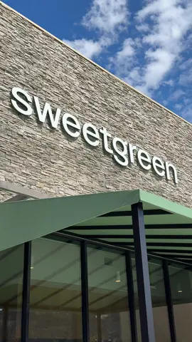 you guys i’m serious go try this it’s actually insane @sweetgreen #tastetest #sweetgreenstorytime #sweetgreenstans #sweetgreenpartner #creatorsearchinsights 