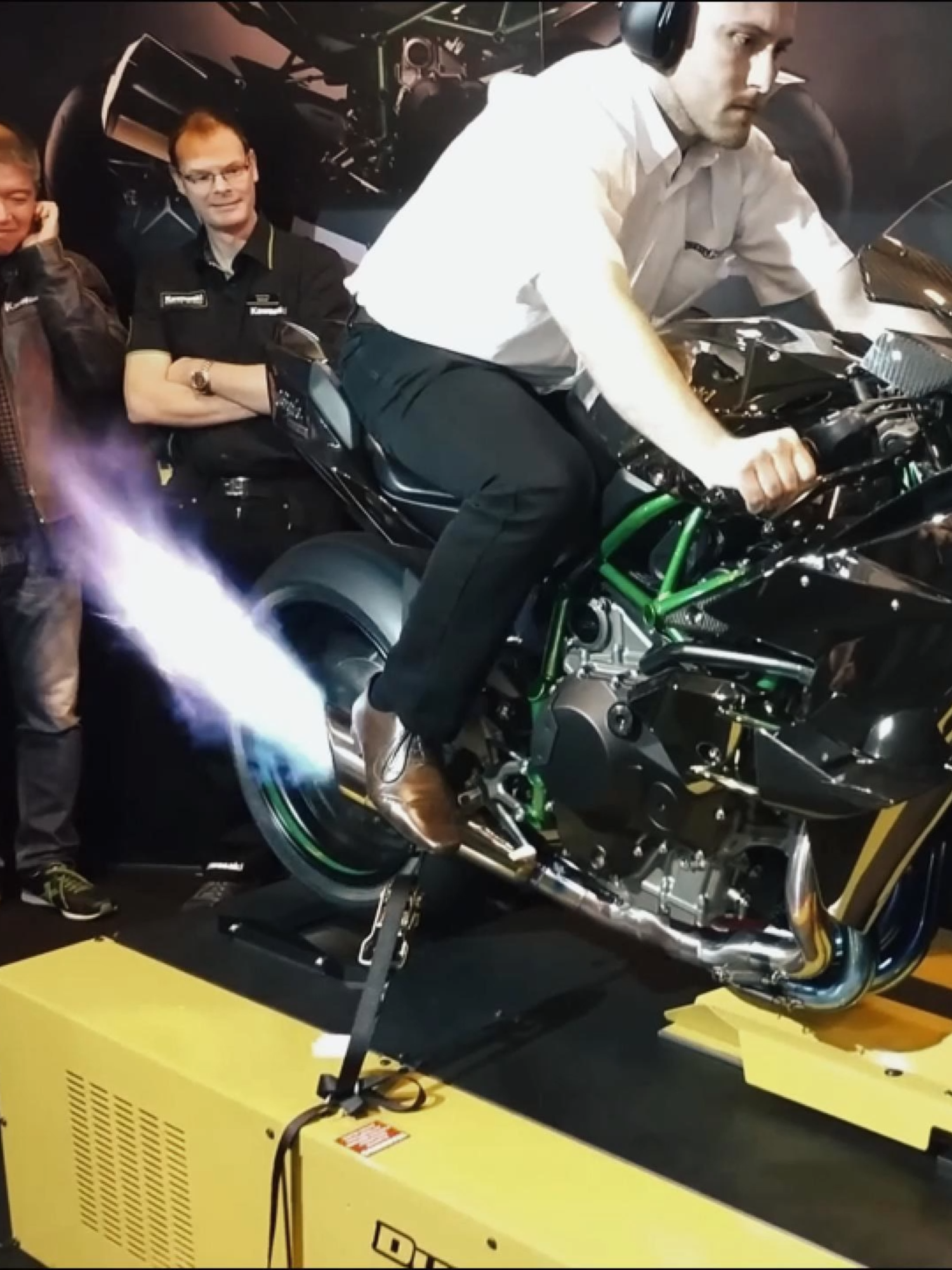 Kawasaki H2R 326BHP Power Run 🔥😱 #kawasaki #ninjah2r #h2r #maxpower #typ #foryou