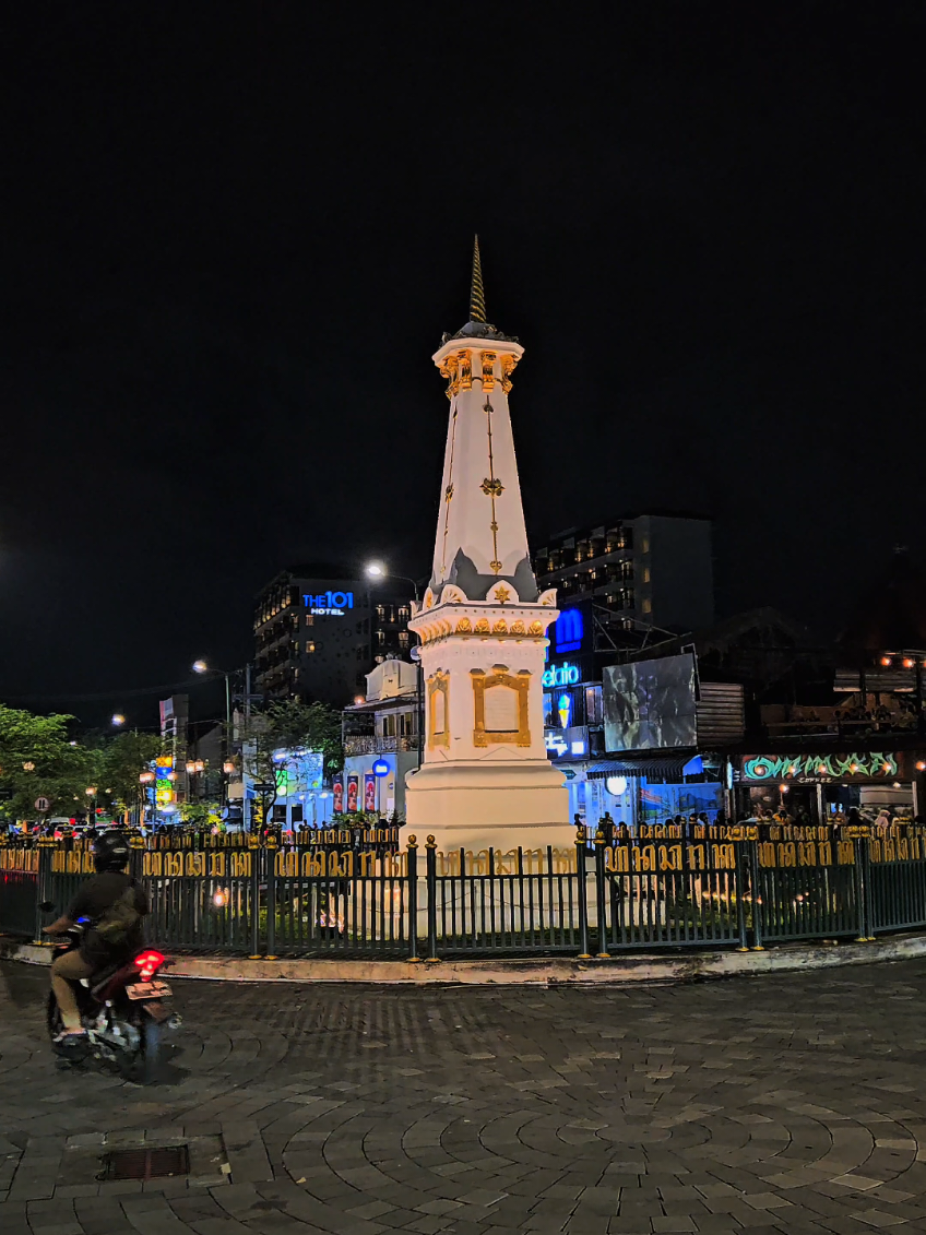 Kalian punya memori apa nih di jogja? #suasanamalamjogja #radiotengahmalam #dengerinradio #memoridijogja #tugujogja 
