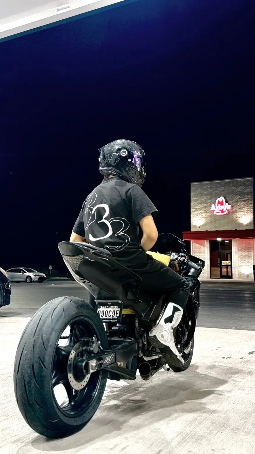 Promotion with @ON THREE RACING @Justin 👨🏽‍🦯 with @𝓙𝓸𝓻𝓭𝓸𝓷 𝓞𝓼𝓫𝓸𝓻𝓷𝓮 doing his work like usual , LOVE these guys and can’t wait to see them grow as a brand , been supporting for a long while 🖤🤍#forgedcarbon #goviral #daddysmoneybutimdaddy #foryoupage #promote 