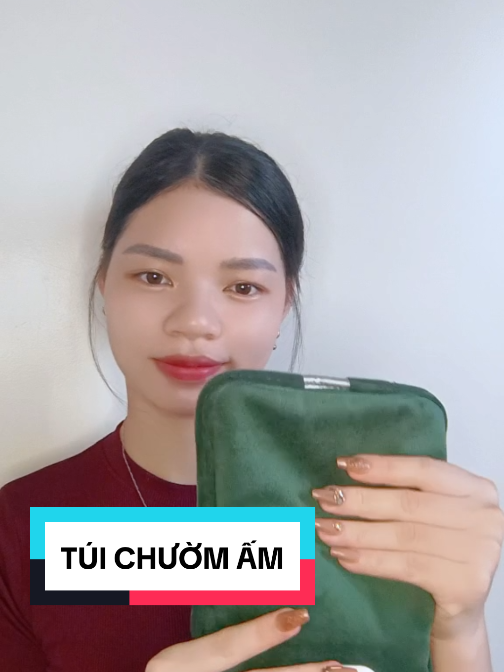 Túi sưởi Huaiken (Túi chườm nóng/ Túi chườm bụng kinh) kèm sạc chống cháy nổ chất liệu nhung cao cấp. #taphoanhashin #tuichuombung #tuisuoiam 