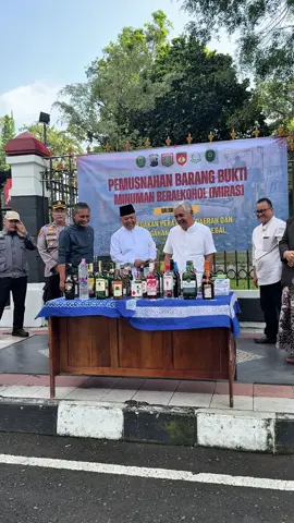 Pemusnahan Barang Bukti Minuman Beralkohol di Lingkungan Kabupaten Wonosobo #prokompimwsb #wonosobo #wonosobo24jam #wonosobozone #alkohol 