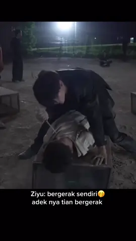 Dek padahal kamu lagi mainin Lo adek nya bisa” nya kamu bilang,bergerak sendiri 🫣🫣🤭#revengedlove #ziyu #tianxunin 
