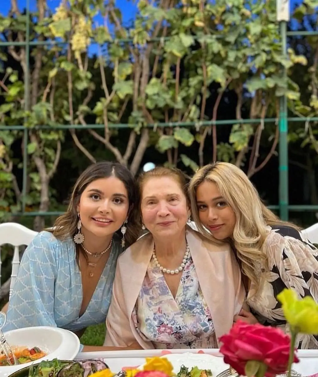 Tatyana Karimova nabiralari Mariam va Iman bilan ❤️