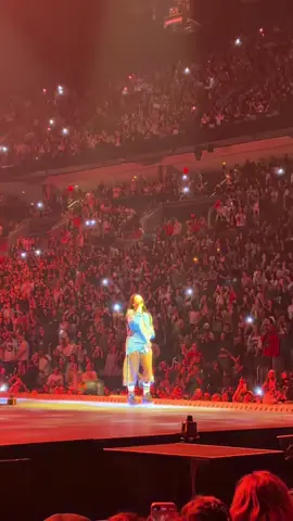 @BILLIE EILISH #billieeilish #kaseyacenter #miami 