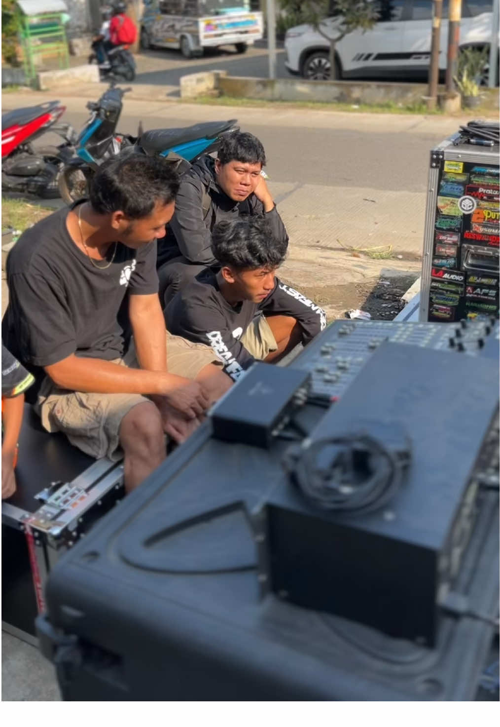 Duet bapak & anak, Riswanda one🔥 @Riswanda audio.malang #karnavalgampingan #alingampingan #malang24jam #viralfyp #fyp 