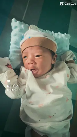 Yêu em bé của mẹ.🥰🥰