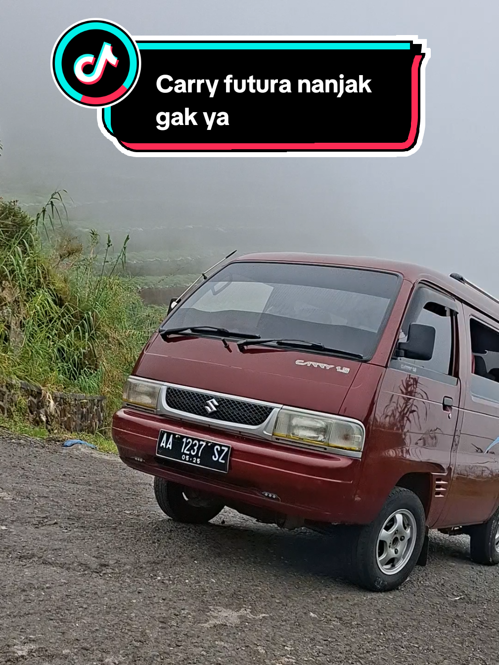 Carry futura nanjak gak ya? Mau sewa jip? DM ya FYI kalo mau lewat jalur ini, kondisi kendaraan harus fit dan driver harus punya skil cukup #fyp #suzuki #futura  #tanjakanextreem #tanjakansikarim  