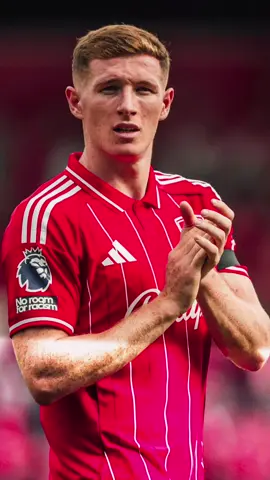 🔥 Elliott Anderson – Số 8 mà cả thế giới thèm muốn! Trong màu áo Nottingham Forest, Anderson đang chơi như thể sinh ra để thống trị tuyến giữa. 💥 Với nhãn quan chiến thuật, kỹ thuật mượt mà và khả năng tung ra những đường chuyền mở khóa hàng thủ đối phương, anh đang dần trở thành “số 8” mà cả thế giới thèm muốn. 🌍⚽ Một viên ngọc sáng thật sự của bóng đá Anh! 💎 #ElliottAnderson #NottinghamForest #manchesterunited  #PremierLeague #epl 