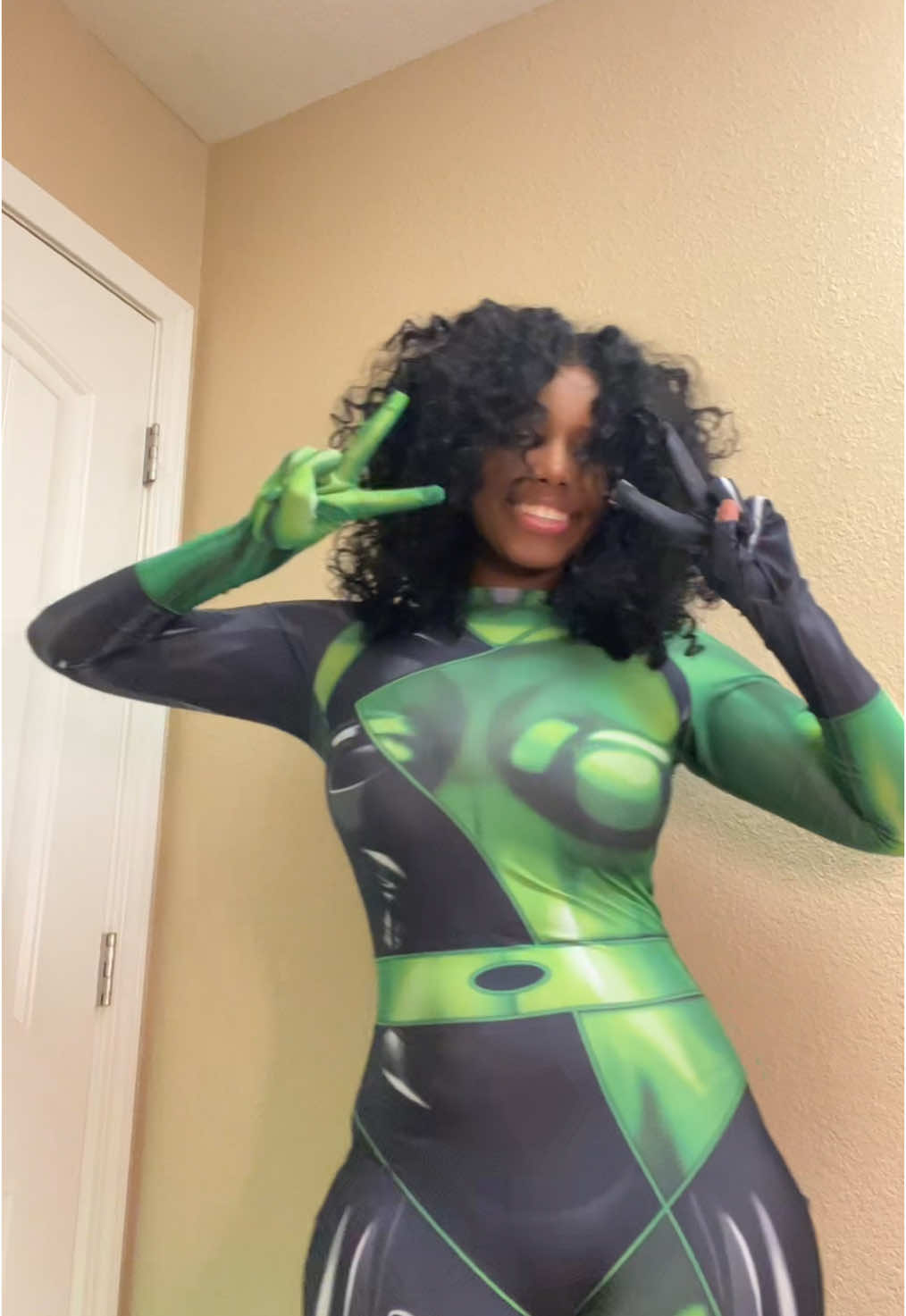 I actually don’t like any of the drafts I made for shego 😅 including this one. I think I might have to redo it soon. Still posting a couple of drafts because someone said to post drafts even if I don’t like them #shego #costober #shegocosplay 