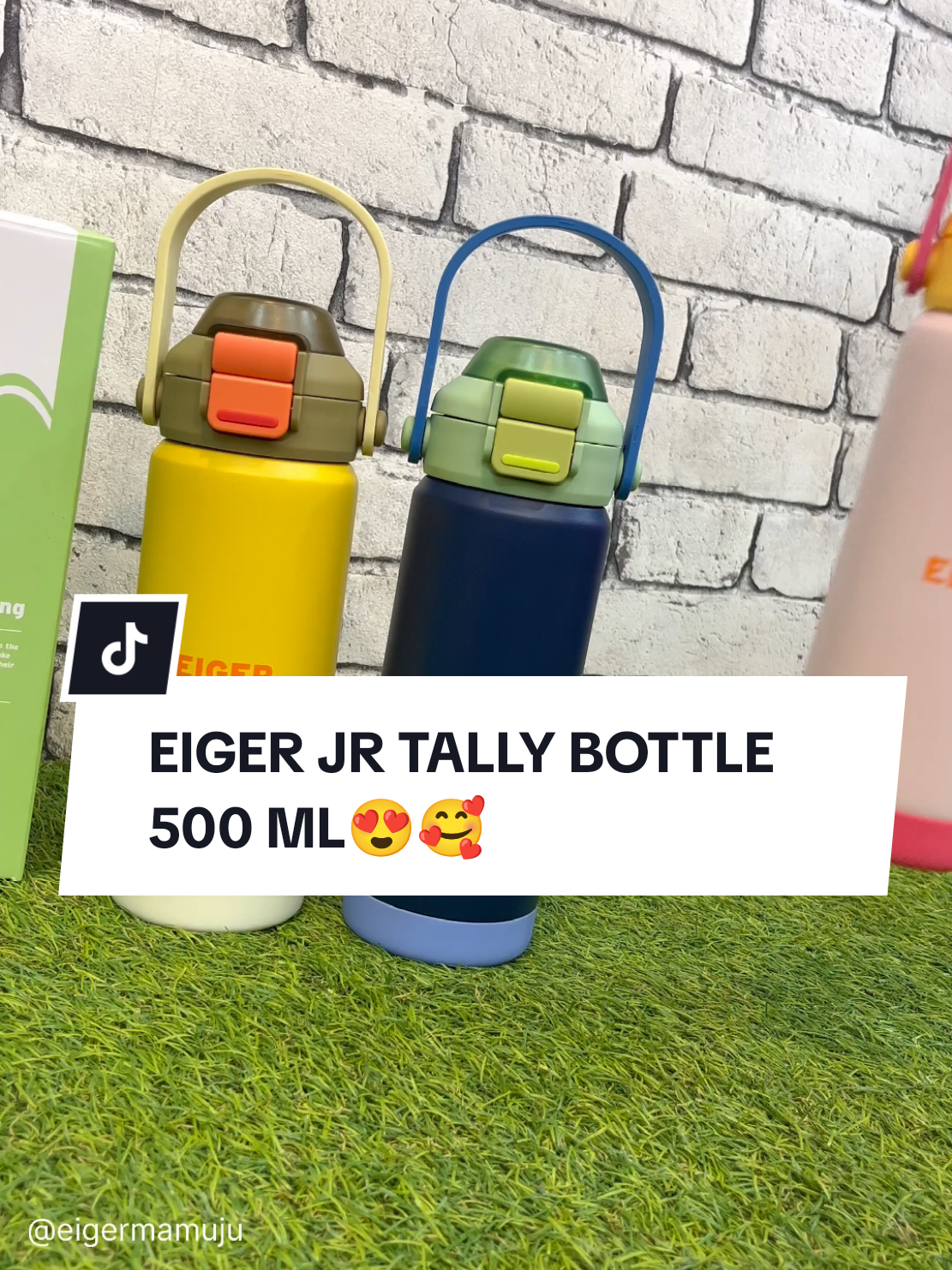 Tetap terhidrasi di mana pun kamu berada dengan JR Tally Bottle 500ML. Botol minum ini terbuat dari bahan stainless steel dengan isolasi vakum dinding ganda yang mampu menjaga suhu minuman, baik panas maupun dingin hingga 6 jam. Tutup anti bocornya membuat isi botol tetap aman. Kamu dapat langsung minum dari tutup botolnya atau menggunakan sedotan yang sudah tersedia. Botol minum ini siap untuk menemani petualanganmu ke sekolah, bermain, atau berjalan-jalan. #EigerTropicalAdventure #eigermamuju #tumbler #stainlesssteel #EigerAdventure 