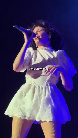 4 days till back to badlands tour starts 😫🫠 @Halsey #halsey #halsey_fanpageiichliwp #halseyfan #halseyfanpage #hurricane 