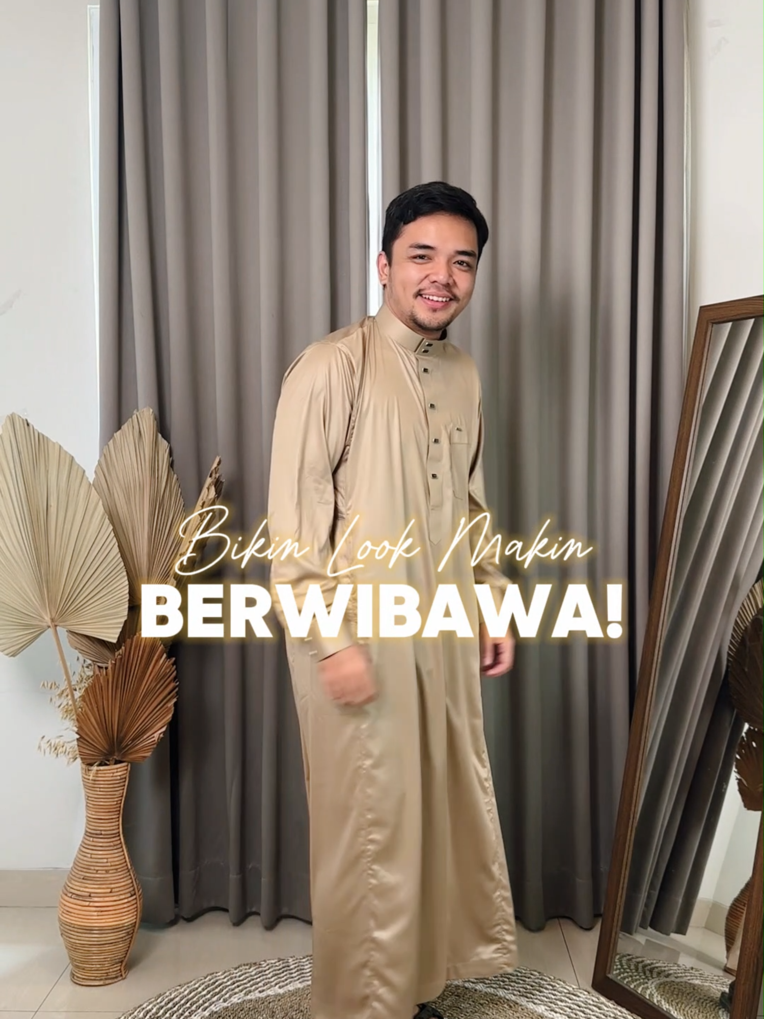 Look makin berwibawa dengan gamis jubah Attalwin. Desain simpel, bahan nyaman. Gas ke keranjang kuning segera!