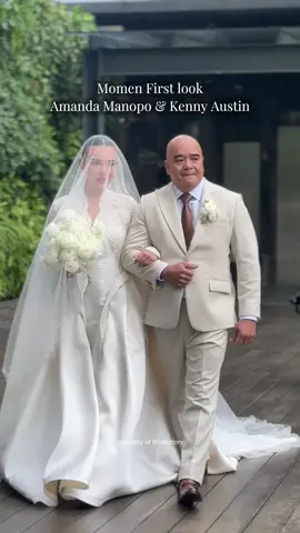 Momen first look Amanda Manopo dan Kenny Austin saat pemberkatan pernikahan pagi ini. Wedding Planner & Organizer @by.hilda Hotel @langham_jakarta Photographer & Videographer @@rollmoments & @derai.studio  MUA : @bennusorumba Hairdo Holy Matrimony @ardndut Reception @Woko_s  Robe: @wusister.collection Gown: @hiantjen  Suite: @wonghangtailor @samuelwongso Groom Shoes: @mariominardi_official  Family Gown: @wusister.collection Decoration @classydecor_id Lighting & LED: @glowlightpro  Entertainment & Sound System: @luxevoirid Content LED & Projector @motionbloom.id  Invitation Online & RSVP: @connectid.id  MC @alvintjondro Wedding Cake @ivoirecakedesign 