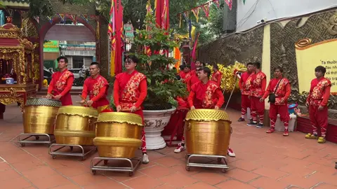 Biểu diễn lân sư rồng tại Lễ giỗ lần thứ 725 Quốc công Tiết chế Hưng Đạo Đại Vương Trần Quốc Tuấn (1300-2025), vị anh hùng dân tộc kiệt xuất, còn được nhân dân tôn thờ gọi là Đức Thánh Trần Hưng Đạo.#725 #đềnthotranhungdao #lansurong 