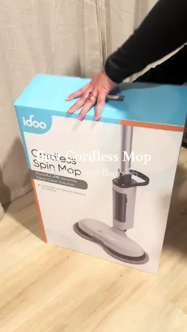 This spin mop has my floors looking spotless!! 🤩🧼🫧 #spinmop #cleanfloors #cleaningtok #bestcleaningproducts #bestmop 