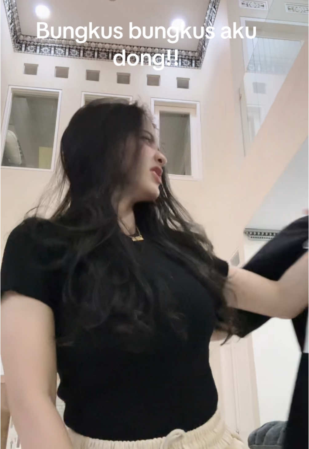 Hadehhh dimana mana di hantui sama si ndut
