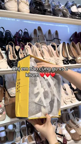 Mẫu mới cập bến hot 2025 😘😘😘#xuhuongtiktok #thethao2025 #giaydepquangchaucaocap #giaydeptuanduyen 