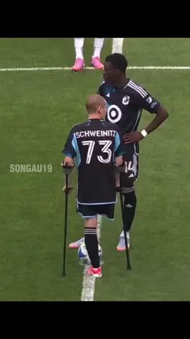 100% beautiful moments 🤩👏 #football #Viral #video #fyp #respect 