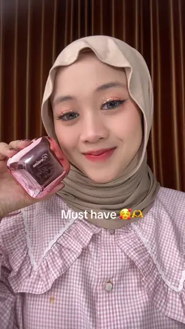 In this evonomy, hemat pake 1 produk aja udah seflawless ini 🙀🥰 @Reveline  #twowaycake #bedakpadat #reveline #revelinetwowaycake #fyp 