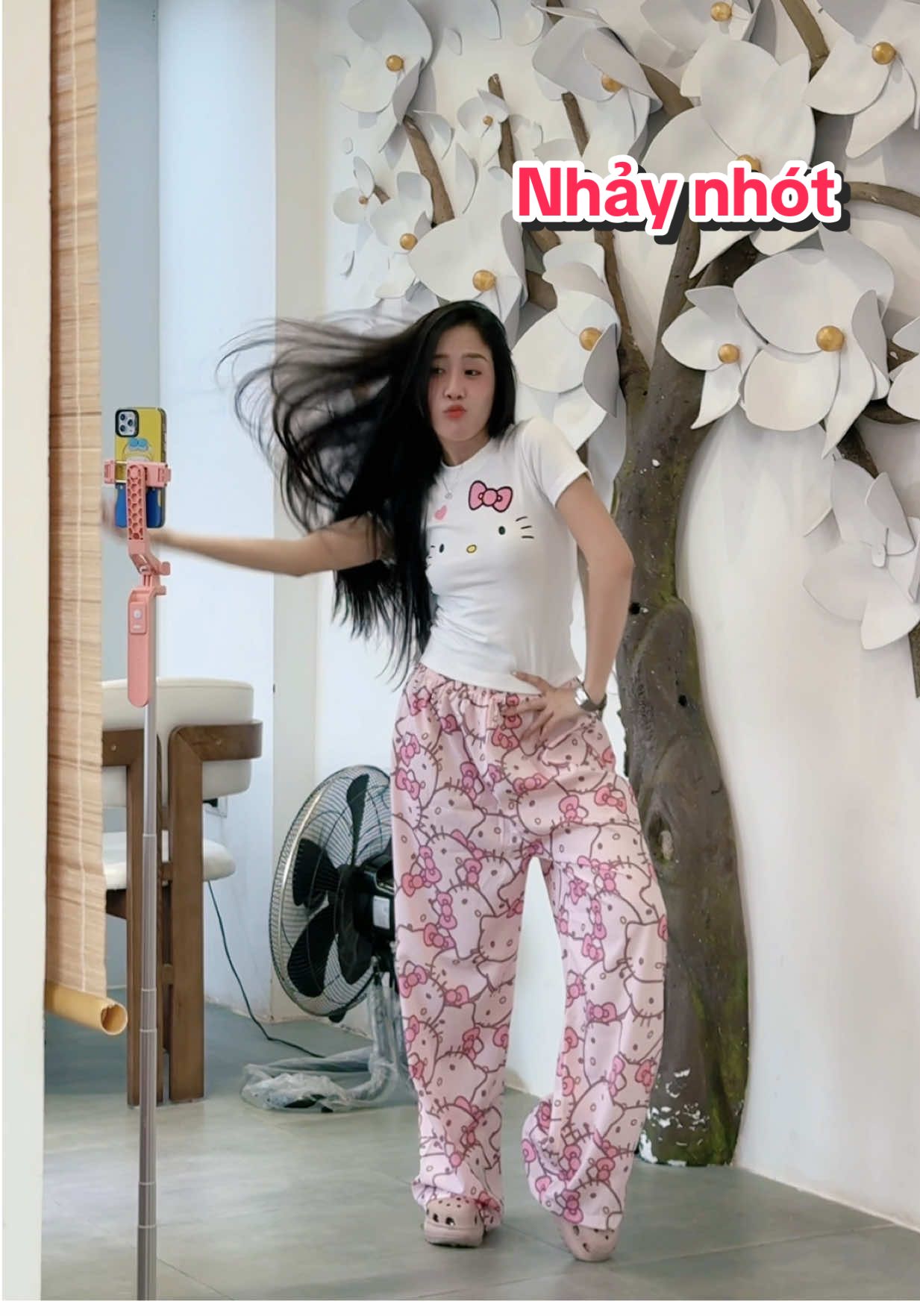Hệ điều hành hello kitty đu trend 😗 chắc chắn là người muộn trend nhất ròiii 🤣 (Dc: @Hà Trứng nè) #viral #xuhuong #fyp 