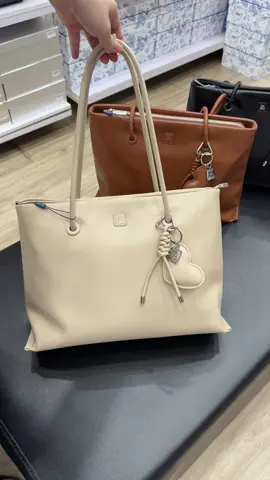 Túi tote rộng rãi, tiện lợi và cực kỳ dễ phối đồ 👜 #HAPAS #hapassuperbrandday #tote #túitote 