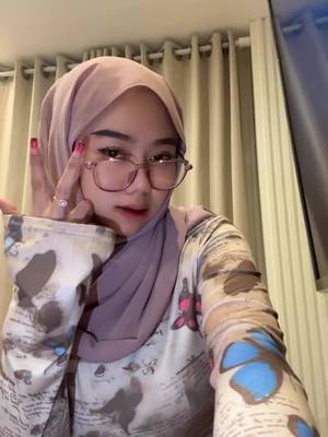 Unduh sekarang dan mulai mengobrol video dengan gadis-gadis cantik!