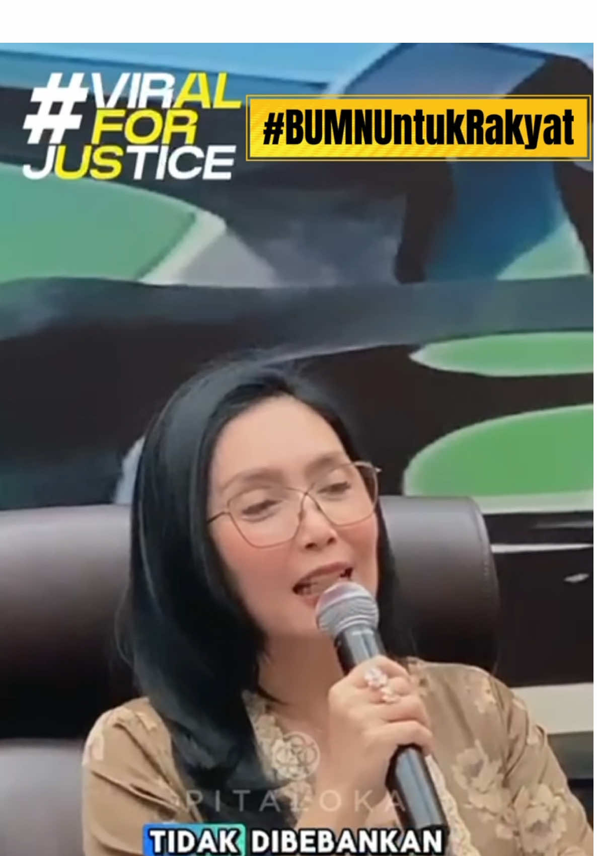 #ViralForJustice #BUMNUntukRakyat Selasa, 7 Oktober 2025 Forum Legislasi DPR RI Tema: “Pengesahan RUU BUMN Harapkan Percepat Kemajuan Ekonomi Nasional” Terdapat sejumlah BUMN yang masih menghadapi tekanan keuangan dan kerugian meskipun harga layanan terus meningkat. Beberapa di antaranya menanggung beban hutang hingga triliunan rupiah per tahun, tanpa kajian mendalam terhadap kemampuan keuangannya. Situasi ini menegaskan pentingnya analisis dan transparansi dalam setiap penugasan BUMN, termasuk kejelasan apakah tanggungan yang muncul bersifat administratif atau berpotensi menimbulkan persoalan hukum. Melalui UU BUMN yang baru, diharapkan lahir kebijakan yang menempatkan BUMN sebagai pilar ekonomi nasional, bukan sekadar penugasan yang menambah beban negara. BUMN yang sehat dan untung akan menjadi kekuatan pembangunan tanpa harus terus membebani rakyat dengan kenaikan pajak. Rekomendasi: 1. Revisi UU BUMN perlu menegaskan kembali peran BPK dalam melakukan audit menyeluruh terhadap seluruh BUMN, termasuk status dan kemampuan keuangannya. 2. Diperlukan kepemimpinan nasional (leadership) yang kuat untuk memastikan seluruh pejabat pemerintah dan direksi BUMN berkomitmen menjalankan konstitusi dan prinsip tata kelola yang bersih. 3. Dengan adanya perubahan Undang-Undang BUMN, diharapkan lahir era baru BUMN yang transparan, profesional, dan berorientasi pada kepentingan rakyat. Salam Sopan Indonesia! #RDP #RiekeDiahPitaloka 