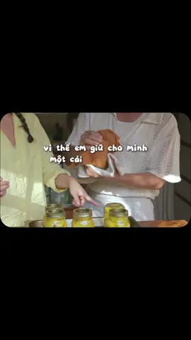 em có vấn đề về lòng tin | Podcast chữa lành Thêu nắng vào mây Xin lỗi, nhưng em có vấn đề về lòng tin. Không phải vì em không muốn tin ai, mà vì em đã từng đặt niềm tin vào quá nhiều người, để rồi nhận về những tổn thương sâu sắc. Lòng tin với em bây giờ là một điều quý giá và mong manh, không thể dễ dàng trao đi như trước nữa. Em sợ rằng nếu tin thêm một lần nữa, trái tim lại thêm một lần gãy vụn. Vì thế, em giữ cho mình một khoảng cách, để tự bảo vệ, để không bị tổn thương thêm nữa. Dẫu vậy, em vẫn hy vọng một ngày, sẽ có một người đủ kiên nhẫn và chân thành để giúp em vượt qua nỗi sợ ấy, để em lại có thể tin và yêu một lần nữa. #theunangvaomay #podcastchualanh #xuhuong #tamtrang