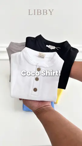 New Colour of Coco Shirt Libby 👚 Dari warna-warna cerah, sekarang makin lengkap dengan warna netral — hitam, putih, dan abu 🖤🤍💨 Warna yang selalu dicari para Moms, dan yes… ini juga hasil dari request Moms semua~ Makanya Mily langsung gercep produksi warna-warna ini biar bisa segera kamu koleksi 😍 Buat yang belum tahu, Coco Shirt ini berbahan cotton pique dengan cutting yang casual tapi tetap rapi. Dipakai ke acara semi formal atau formal pun tetap cocok! Susah kan cari baju anak yang kelihatan rapi tapi tetap nyaman? 😆 Sekarang nggak perlu bingung lagi, tinggal stock aja Coco Shirt di lemari si kecil! 💕 📏 Tersedia dari size 9 bulan sampai 14  #LibbyBaby #CocoShirt #NewColour #LibbyLaunch1010