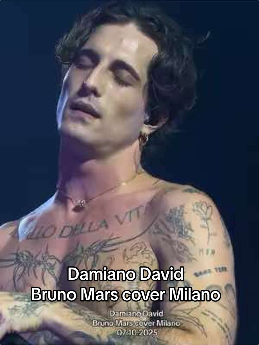 Locked Out of Heaven ⭐️ I absolutely love this voice 🖤 #damianodavid #funnylittlefearstour #milano #lockedoutofheaven #brunomars @Damiano David @Bruno Mars 
