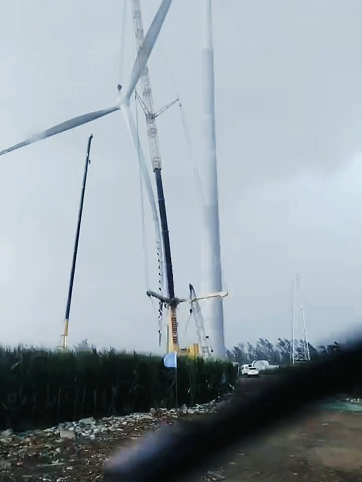 The moment the crane overturned！#cranelife #cranetok #craneoperator #accident