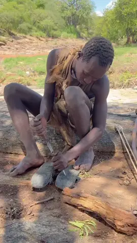 “Making jungle-proof slippers 🪵👣🔥” “Hadzabe hunter making grip lines on his slippers with a knife so he doesn’t slip while walking in the wild! 🏕️ It’s smart and a must-do to keep thorns away from their feet 🌿💪 Truly jungle survival skills at their best 😇” ⸻ #HadzabeTribe #TribalLife #SurvivalSkills #JungleHacks #AfricaVibes