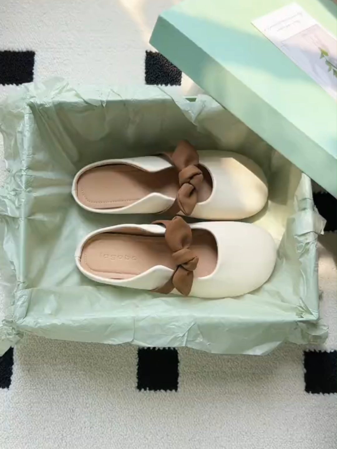 Cewek anggun wajib punya! Sepatu pita ini bikin tampilan kamu makin lembut 💕#SandalEmpuk #SandalCouple #ProdukLokal #ShopeeHaul #belisekarang #tiktokshop #CrocsLookalike #SandalMurah #SepatuHarian #SandalKaret #SandalNyaman #OOTD2025 #foryoupage #SandalViral #gajiansale #diskon #fyp