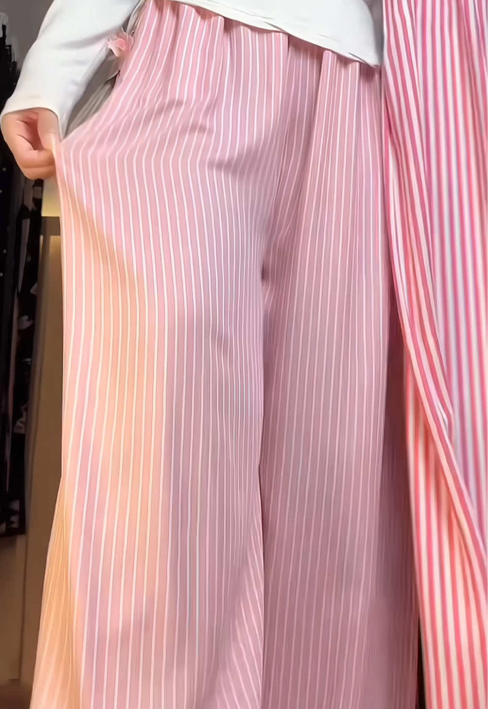 Sebagus ituuu stripe pants yg aku pake inii🤏🏻🫦 #stripepants #celanastripe #kulothighwaist 