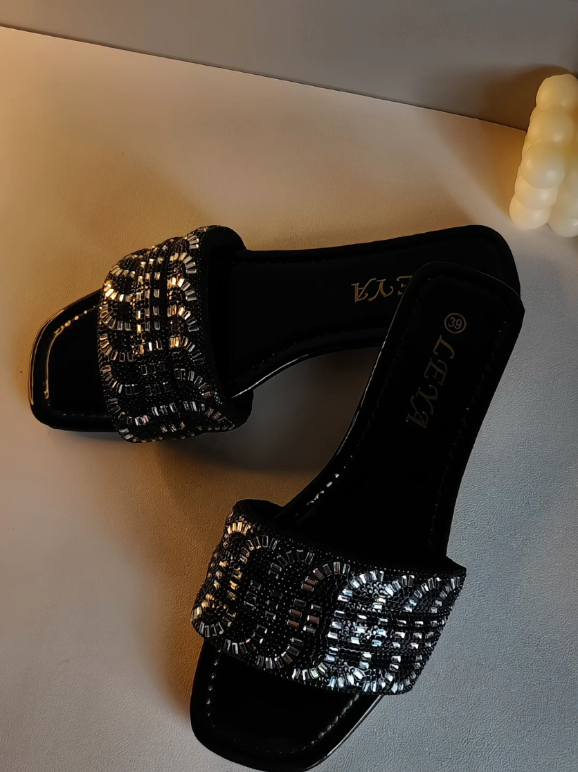 Glossy flat sandals for women 🖤 #sandals  #sandalsforwomen  #slipper  #sandalsrecommendations  #footwear 