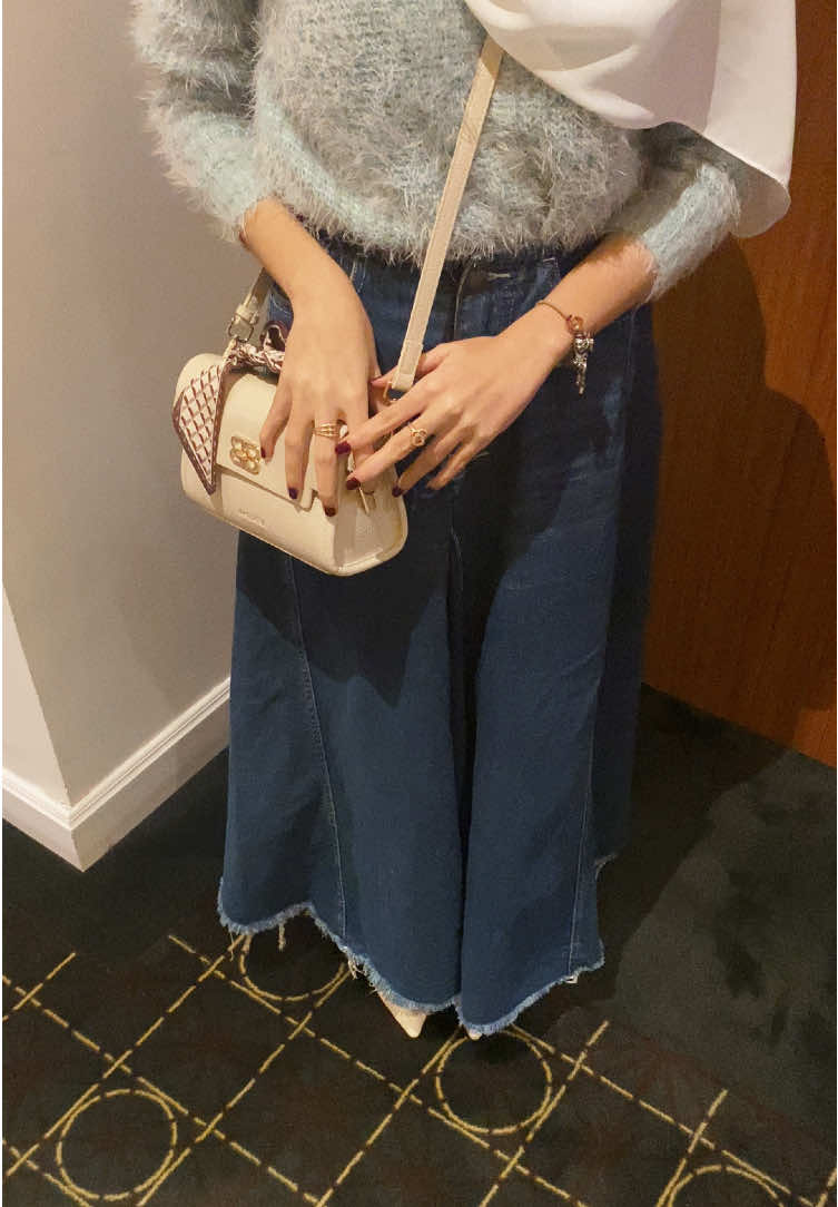 my kind of outfit today lagiii 👀🤍  #outfittoday #outfitinspo #ootdhijab #weirior #weicreatorsacademy 