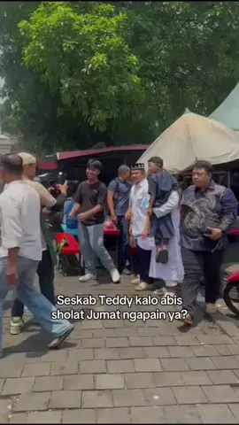 Edisi abis Sholat Jumat✨✨ #teddyindrawijaya #sholatjumat #esteh #seskabteddyindrawijaya 