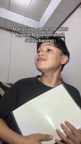 Apalagi kalo papasan di kampus rasanya kayak gimana gitu padahal dulu pernah sekelas bareng