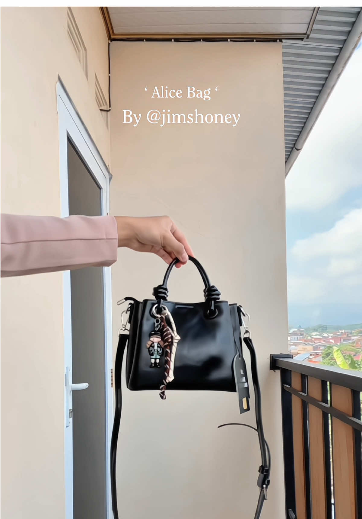 Kelihatan kayak tas jutaan, padahal cuma seratus ribuan 😍✨ @Jims Honey Official Shop  #jimshoney #alicebag 