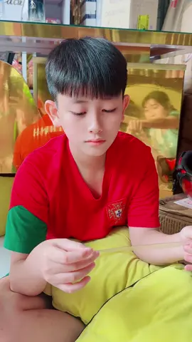 Sau khi nhận được tin cô giáo gởi nói Thịnh nói chuyện trong giờ học #phanngochan 