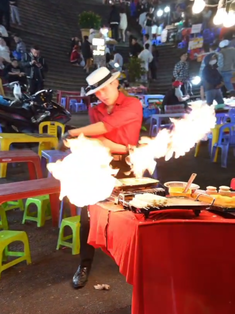 hot boy phun lửa chợ Đà Lạt 🔥🔥 #tiktokawards #viral #dalat 