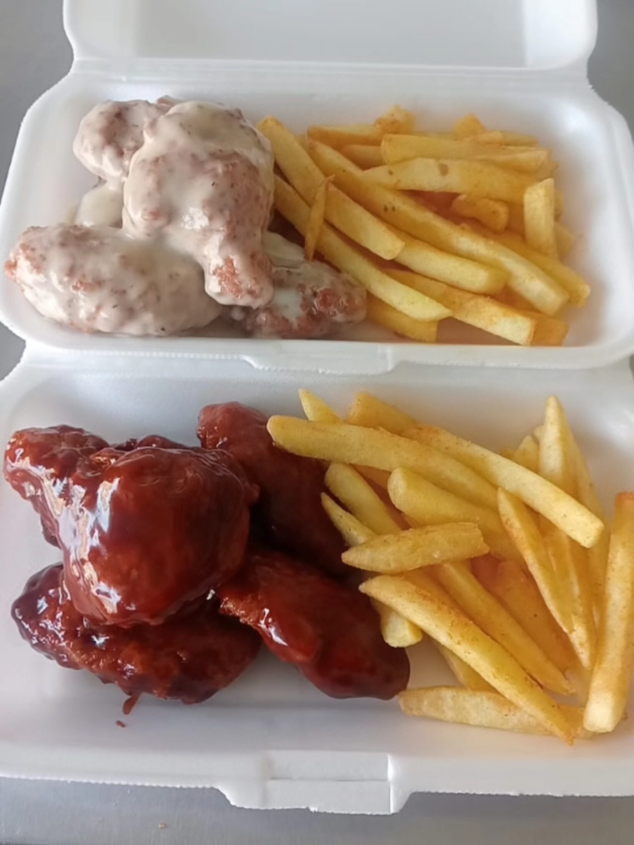 🔥🍗 Craving the ultimate Wings & Chips combo? 🍟🔥 Our crispy southern-style chicken wings are fried golden to perfection and tossed in your choice of mouthwatering sauces – BBQ, Hot, Sweet Chilli, Mild, Garlic or Sweet & Sour! 😋 ✨ Perfect Portions, Perfect Price: 🍗 5 Wings + Chips – R65 🍗 8 Wings + Chips – R100 🍗 10 Wings Only – R110 🍟 Side Chips – R15 | Small Box – R25 | Large Box – R40 📍 Find us at the Food Court, Entrance of Frontline Hyper Hillfox, Hendrik Potgieter Rd, Weltevredenpark, Jhb. 🚗 We’re open for delivery with Mr D! 📲 Order now & treat yourself to finger-licking goodness!