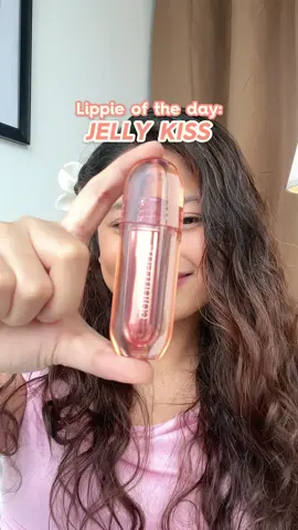 Serving juicy lips with Colourette’s Jelly Kiss 💋✨ My shade today? Melty 😍 Get 2 for only ₱399 this 10.10 Sale — don’t miss out, Peaches!  #colourette #beauty #makeup #jellykiss 