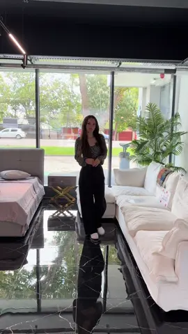 ✨ Descoperă arta confortului la Divani Sofa Galați. Canapele, colțare, fotolii și piese de design create pentru rafinament, eleganță și relaxare autentică. Simte diferența dintre mobilă și stil. 📍 Te așteptăm în showroom-ul nostru din Galați — acolo unde confortul devine experiență.